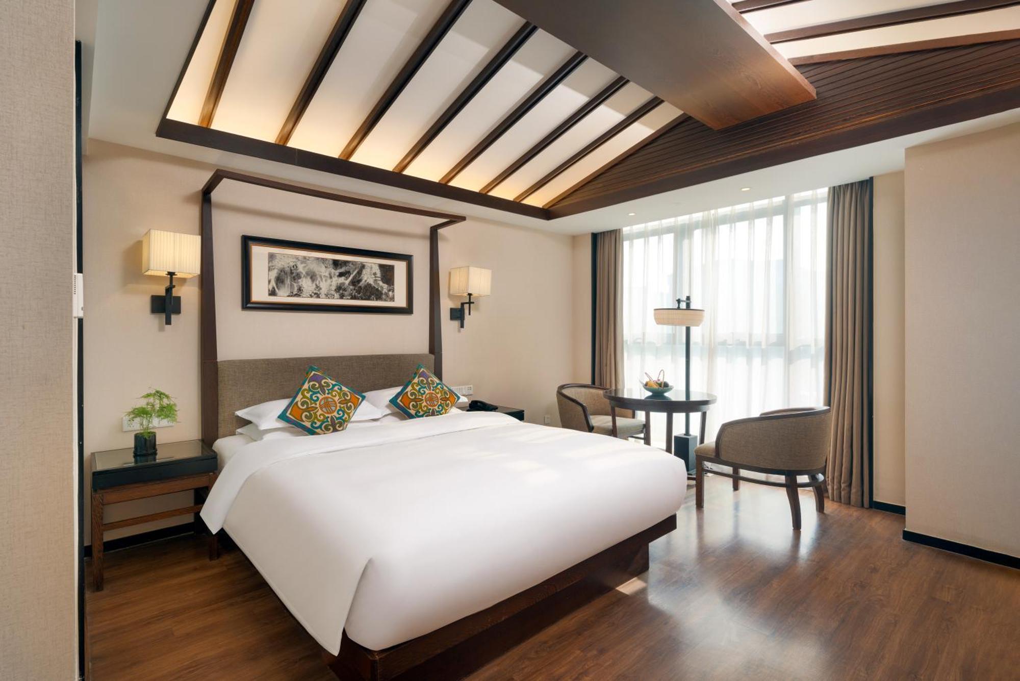 Hotel Ssaw Boutique South Xuhui Riyueguang 4*