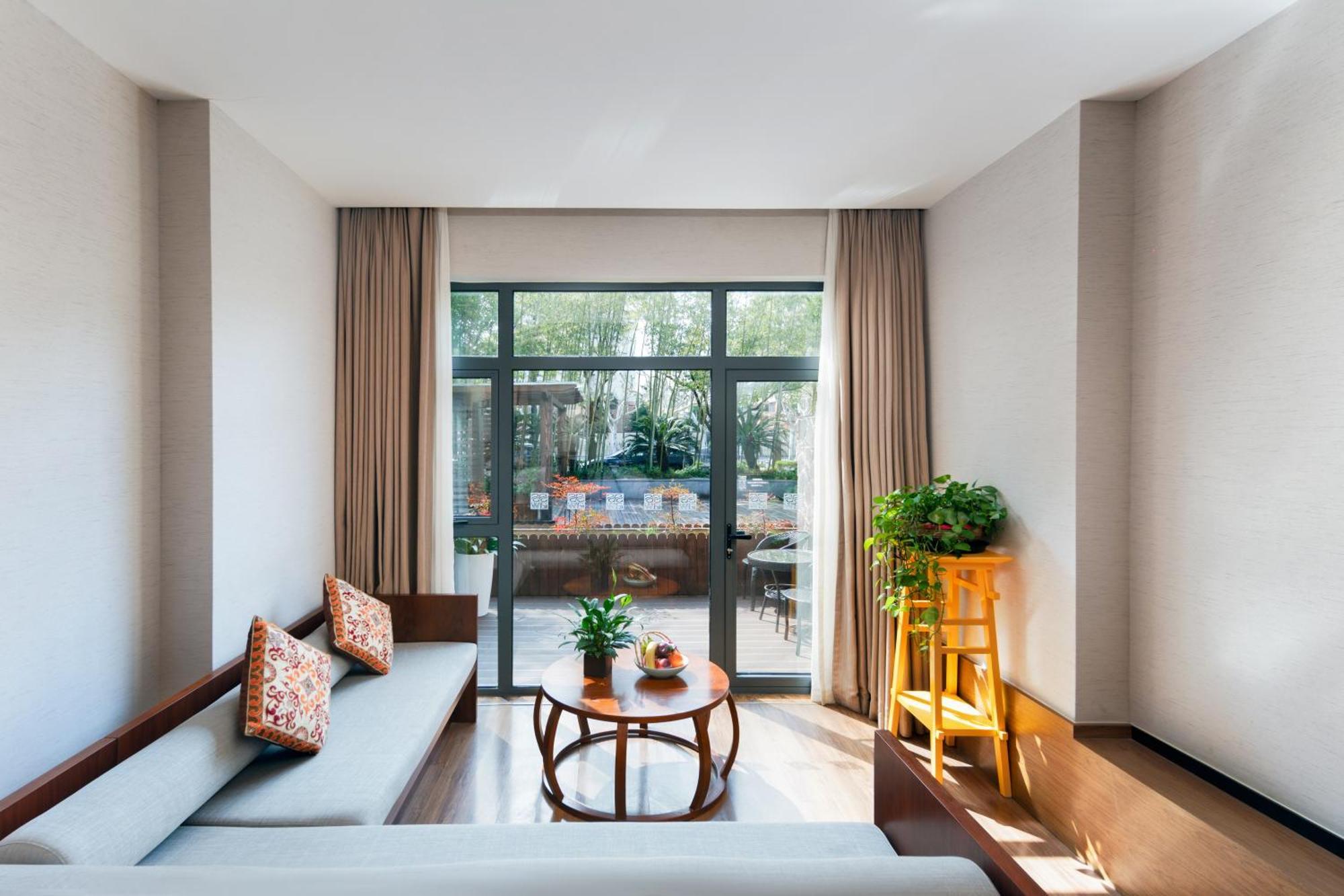 Hotel Ssaw Boutique South Xuhui Riyueguang 4*